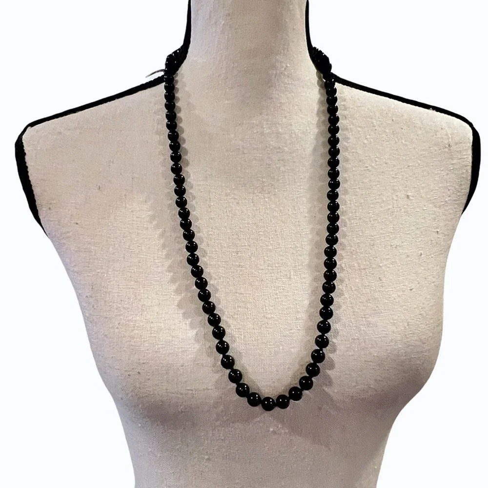 VINTAGE PREMIER DESIGNS CROWN BLACK BEAD NECKLACE WITH GOLD TONE CLASP - 29